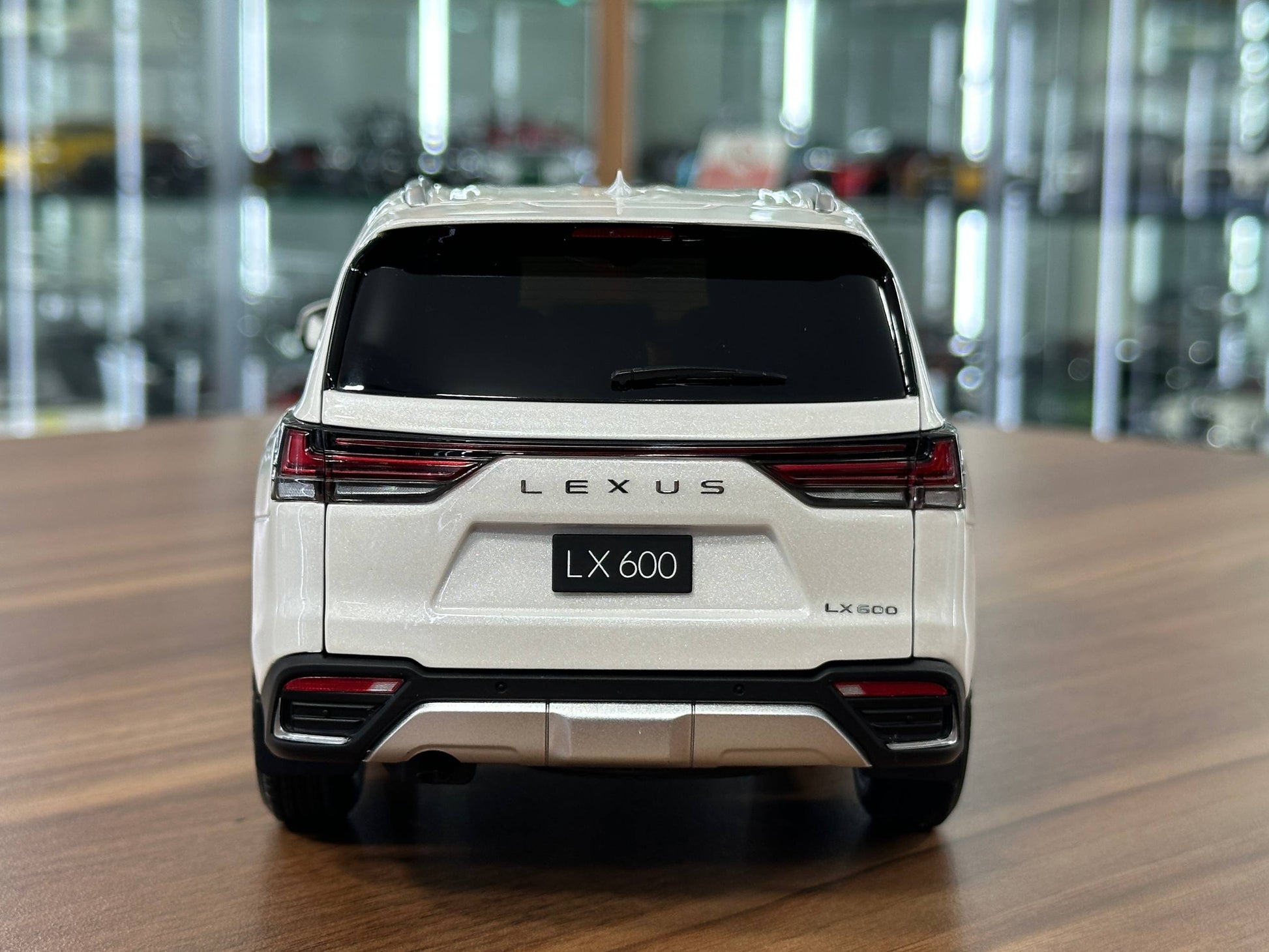 LCD Models Lexus LX 600 V6 (2024) – White (1:18 Diecast, Full Opening)