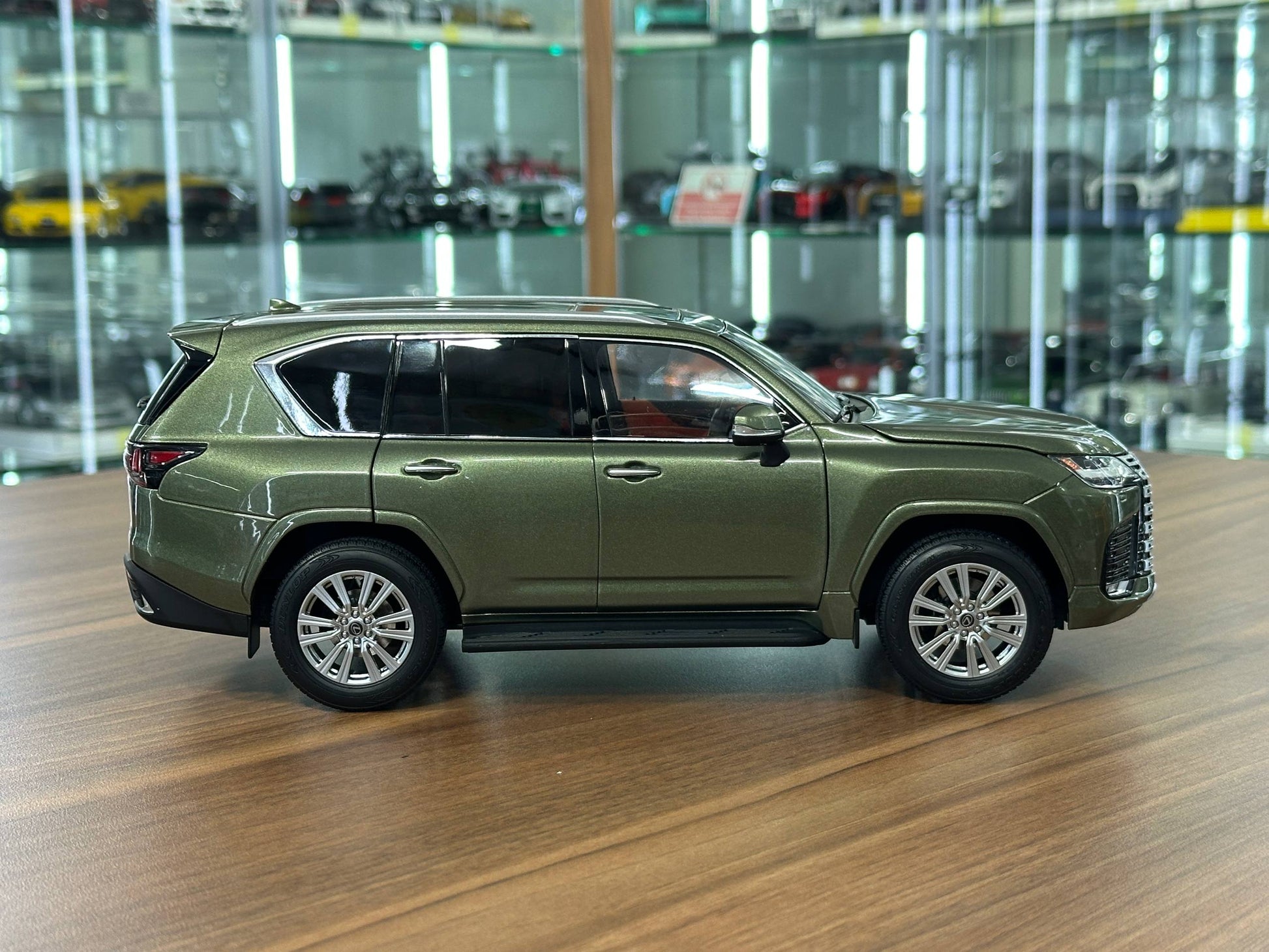 LCD Models Lexus LX 600 V6 (2024) – Nori Green (1:18 Diecast, Full Opening)