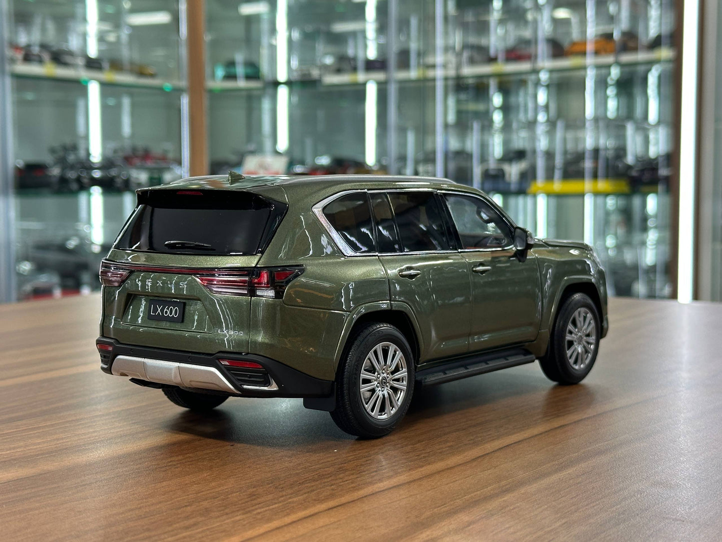 LCD Models Lexus LX 600 V6 (2024) – Nori Green (1:18 Diecast, Full Opening)