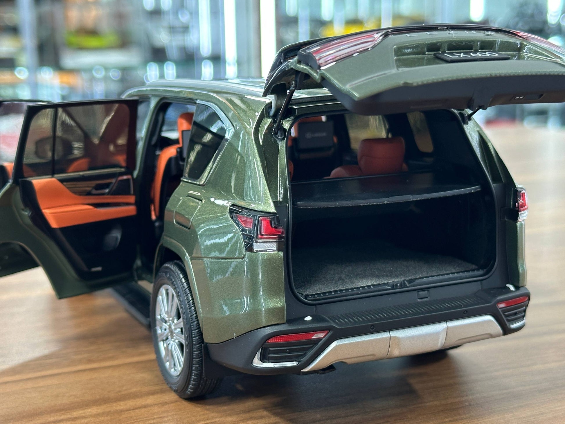 LCD Models Lexus LX 600 V6 (2024) – Nori Green (1:18 Diecast, Full Opening)