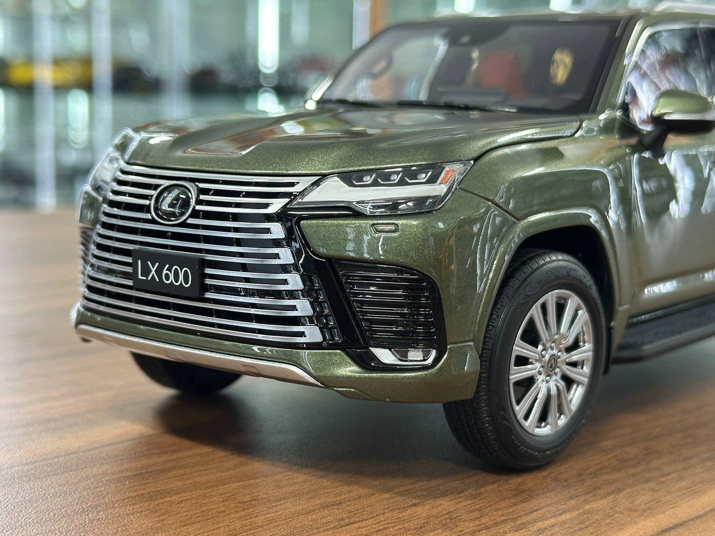 LCD Models Lexus LX 600 V6 (2024) – Nori Green (1:18 Diecast, Full Opening)