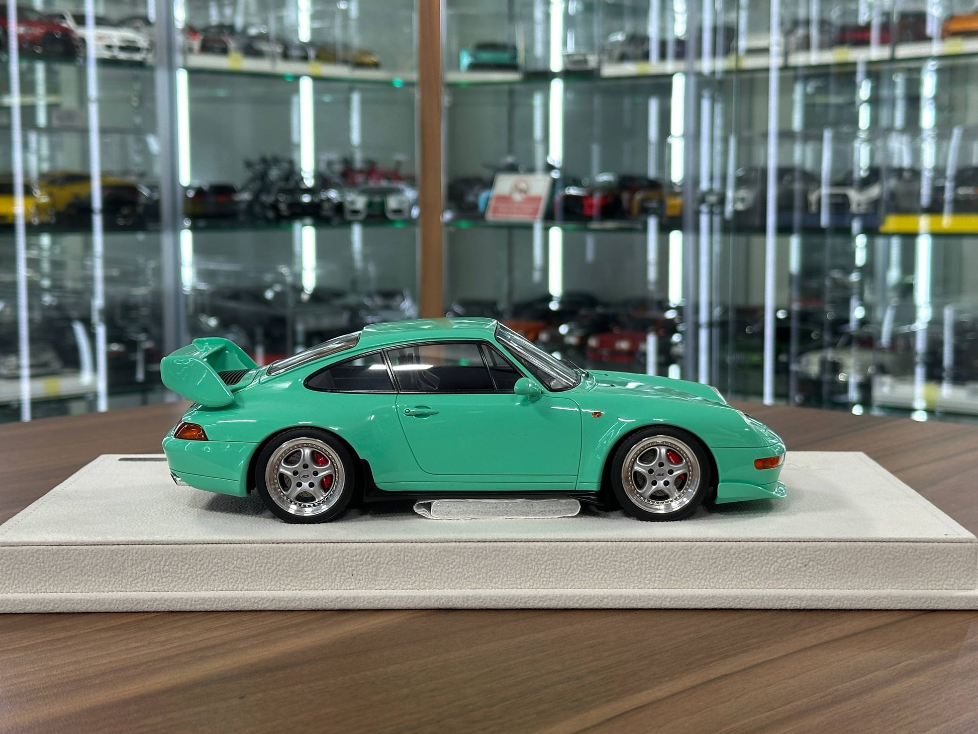 Porsche 911 (993) Carrera RS 1995 Japan Ver. 1:18 Resin Model – Mint Green – Make Up Models