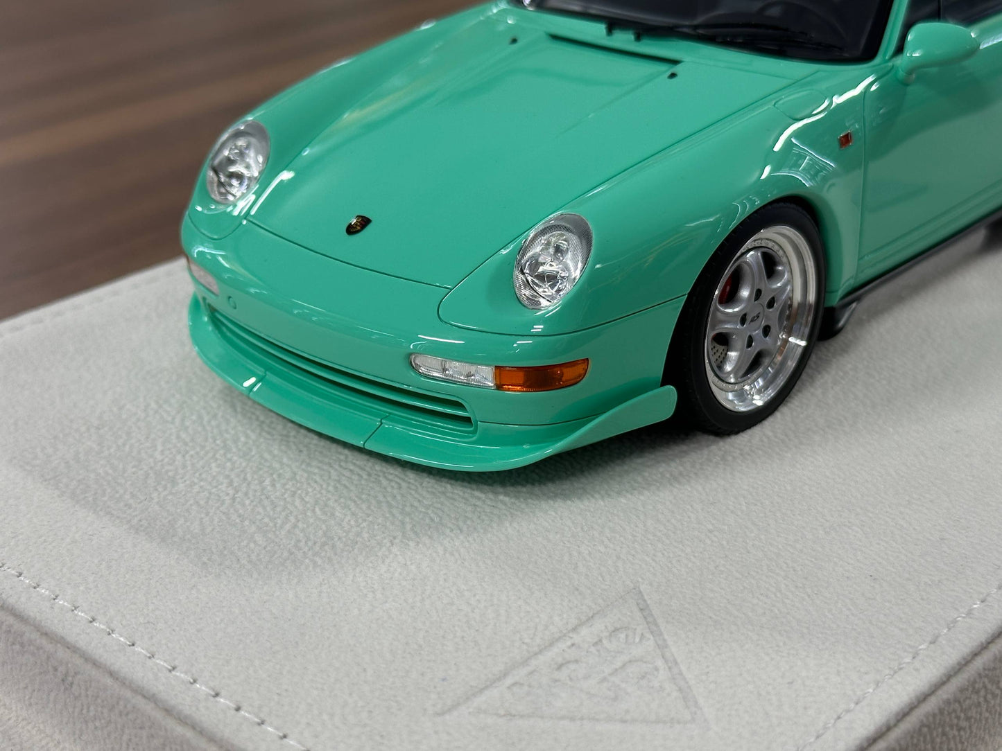 Porsche 911 (993) Carrera RS 1995 Japan Ver. 1:18 Resin Model – Mint Green – Make Up Models