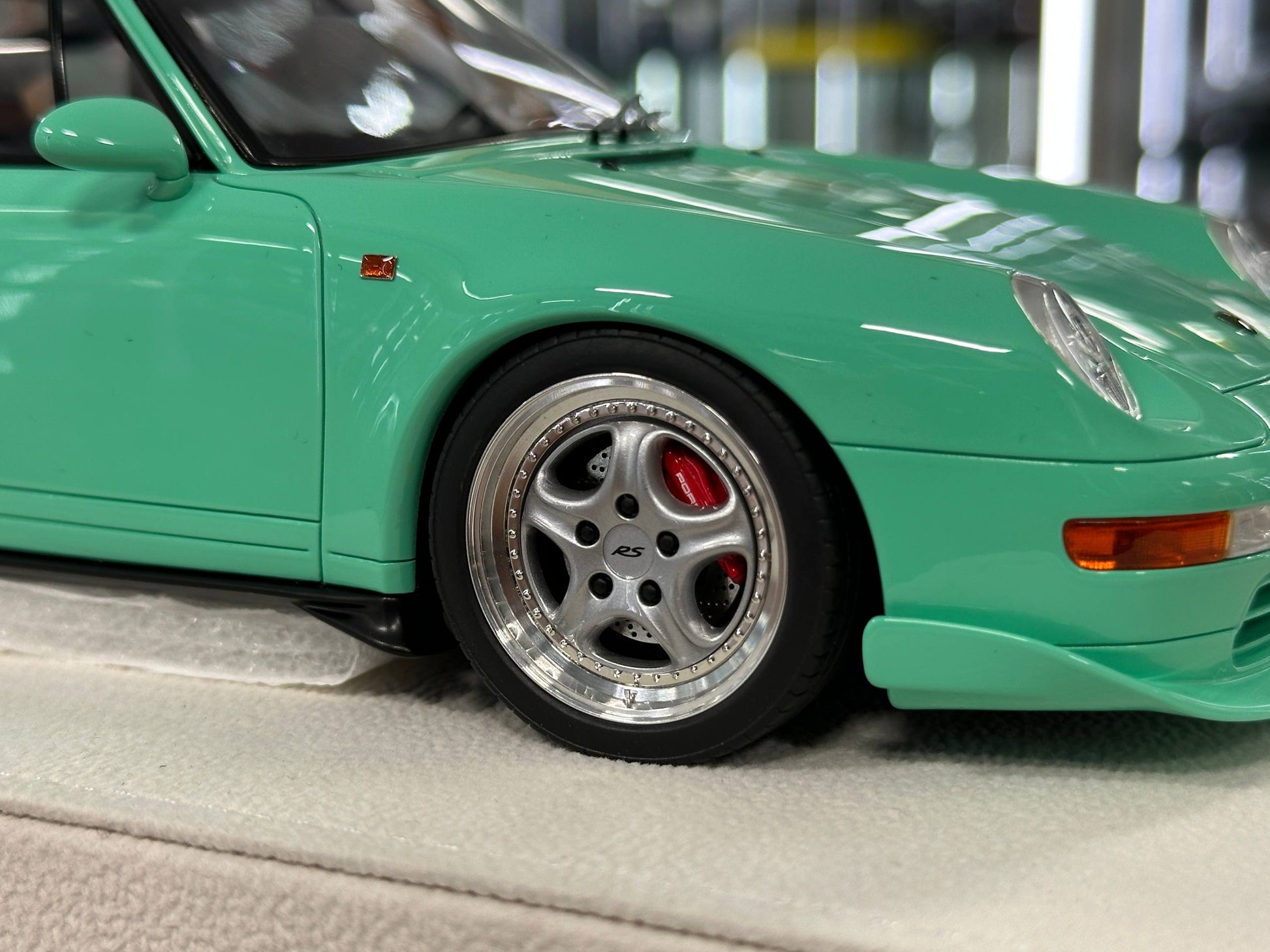 Porsche 911 (993) Carrera RS 1995 Japan Ver. 1:18 Resin Model – Mint Green – Make Up Models