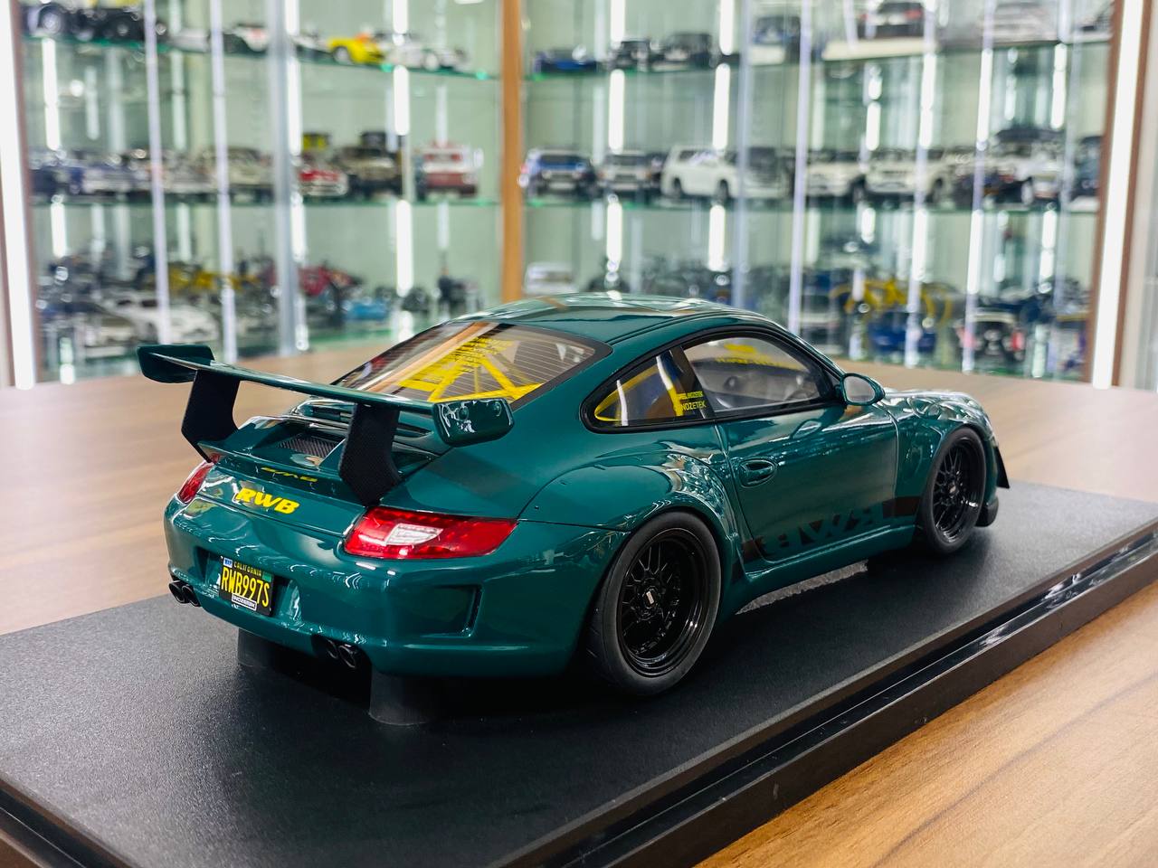 1/18 Resin GT Spirit Porsche RWB SYUNKASHUTO - Limited Edition