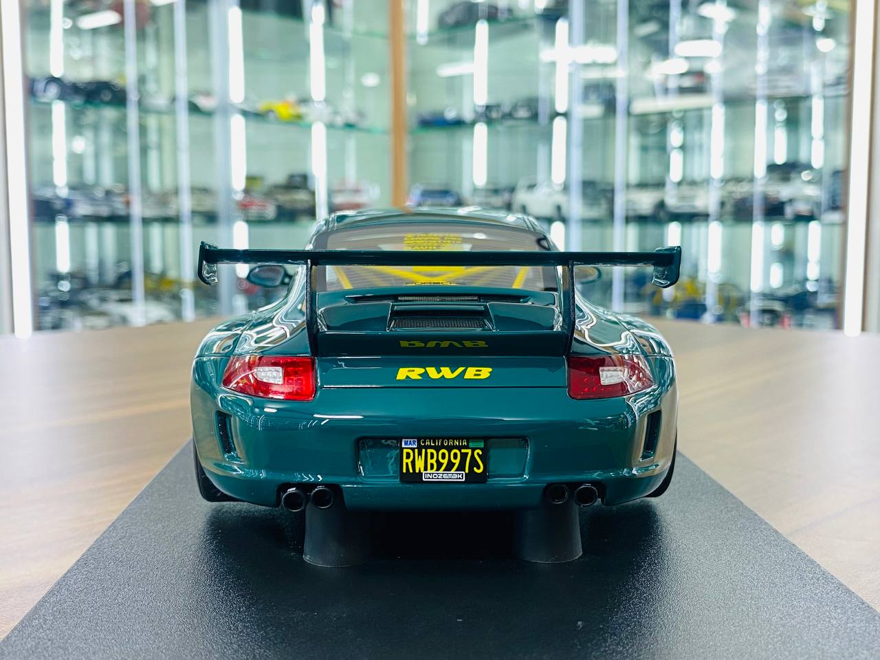 1/18 Resin GT Spirit Porsche RWB SYUNKASHUTO - Limited Edition