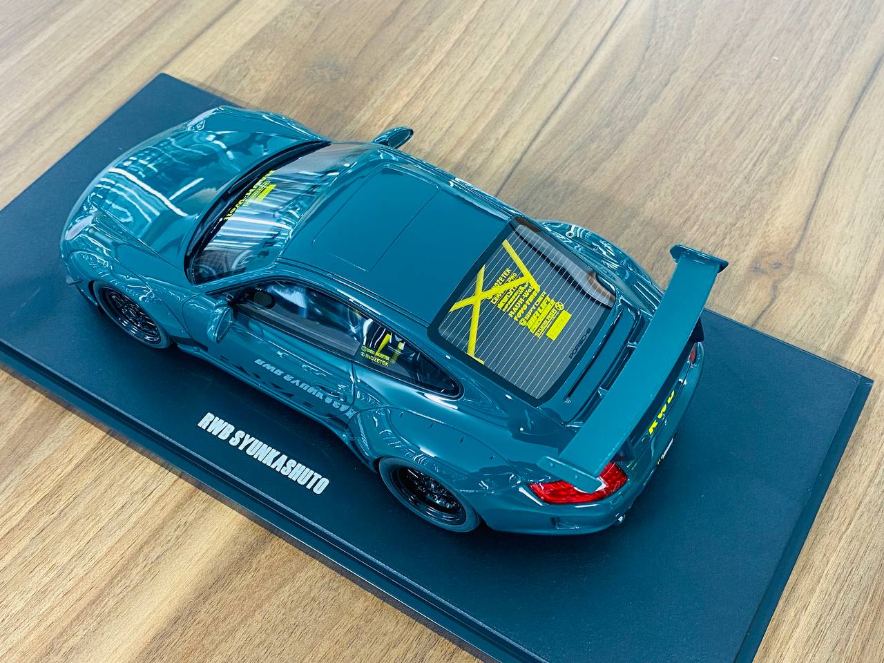 1/18 Resin GT Spirit Porsche RWB SYUNKASHUTO - Limited Edition