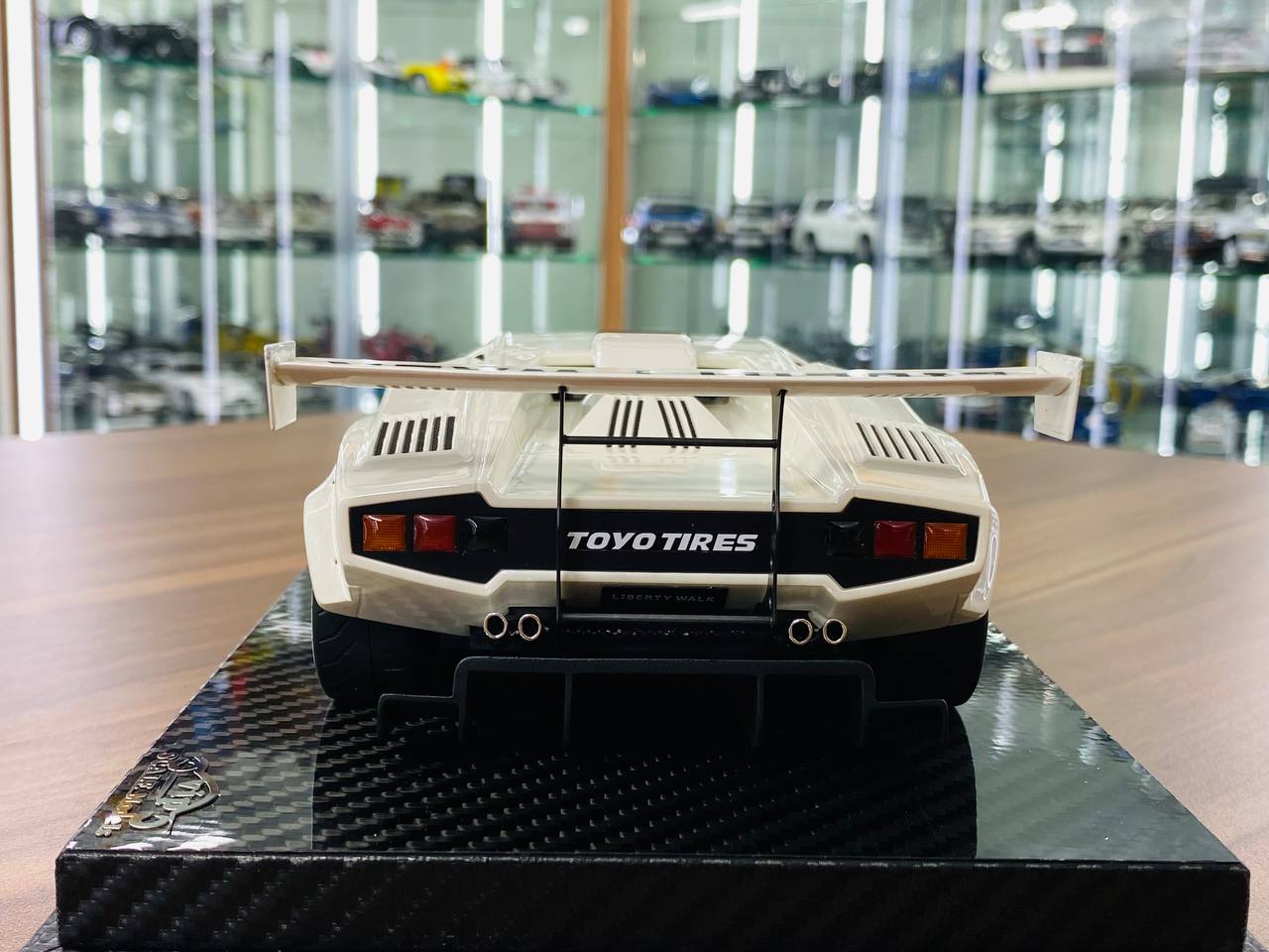 1/18 Resin Model - VIP Models Lamborghini Countach LB-Work #41 in White, Limited to 99 Pieces