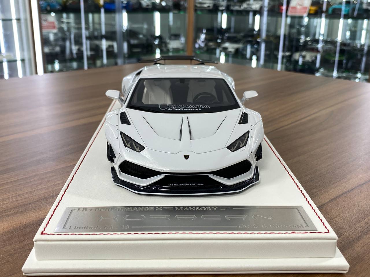 1/18 Resin Lamborghini Huracan Mansory LBWK by Davis & Giovanni in Pearl White