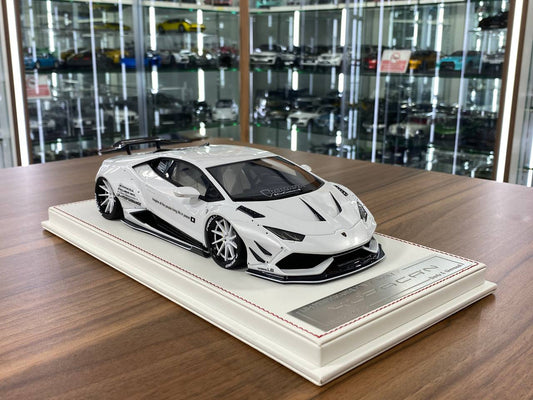1/18 Resin Lamborghini Huracan Mansory LBWK by Davis & Giovanni in Pearl White