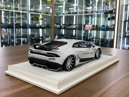 1/18 Resin Lamborghini Huracan Mansory LBWK by Davis & Giovanni in Pearl White