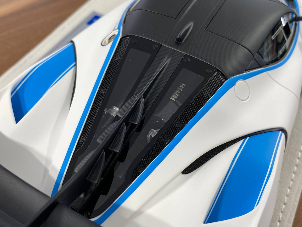 1/18 Resin Hermes Collection Ferrari FXX K EVO in Matt White/ blue stripe Limited- 15 pcs