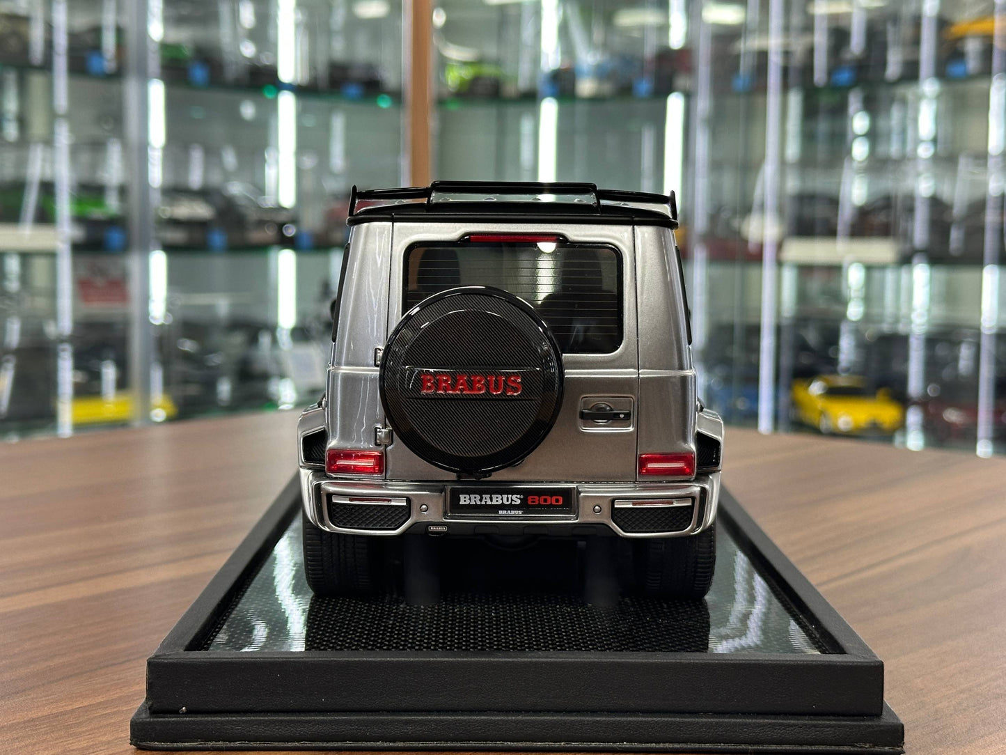 Mercedes‑Benz G63 BRABUS 800 by Motor Helix – Chrome Silver – 1:18 Resin Model (Limited 66 pcs)