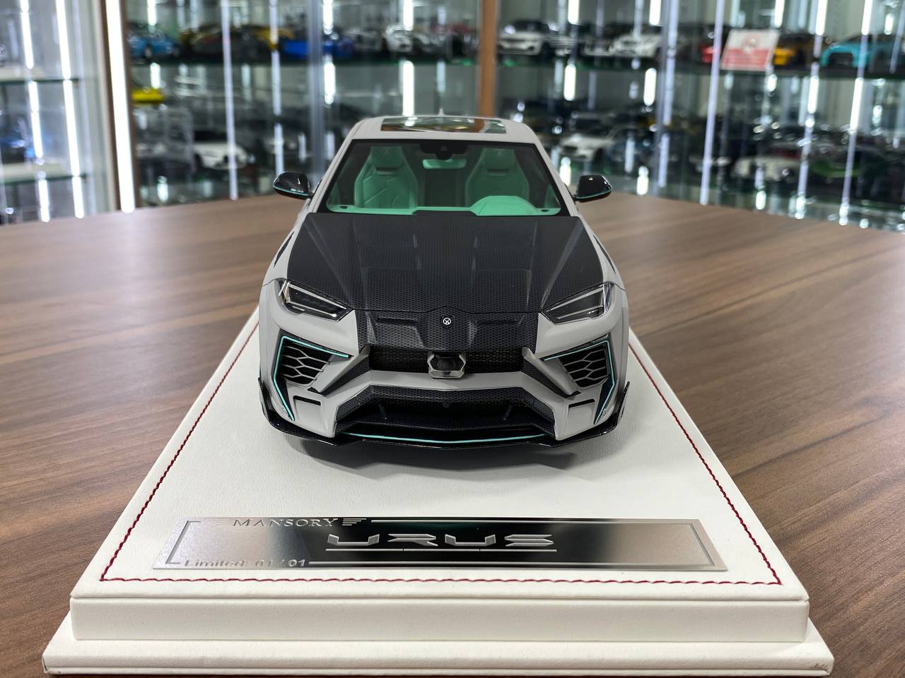 1/18 Resin Lamborghini Urus Mansory | Davis & Giovanni | Limited 1 of 1 | Matt Gray Tiffany