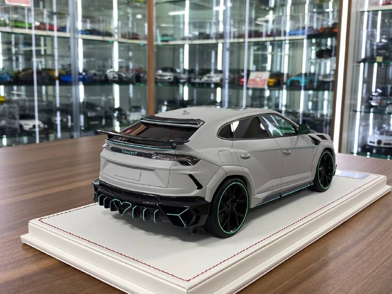 1/18 Resin Lamborghini Urus Mansory | Davis & Giovanni | Limited 1 of 1 | Matt Gray Tiffany