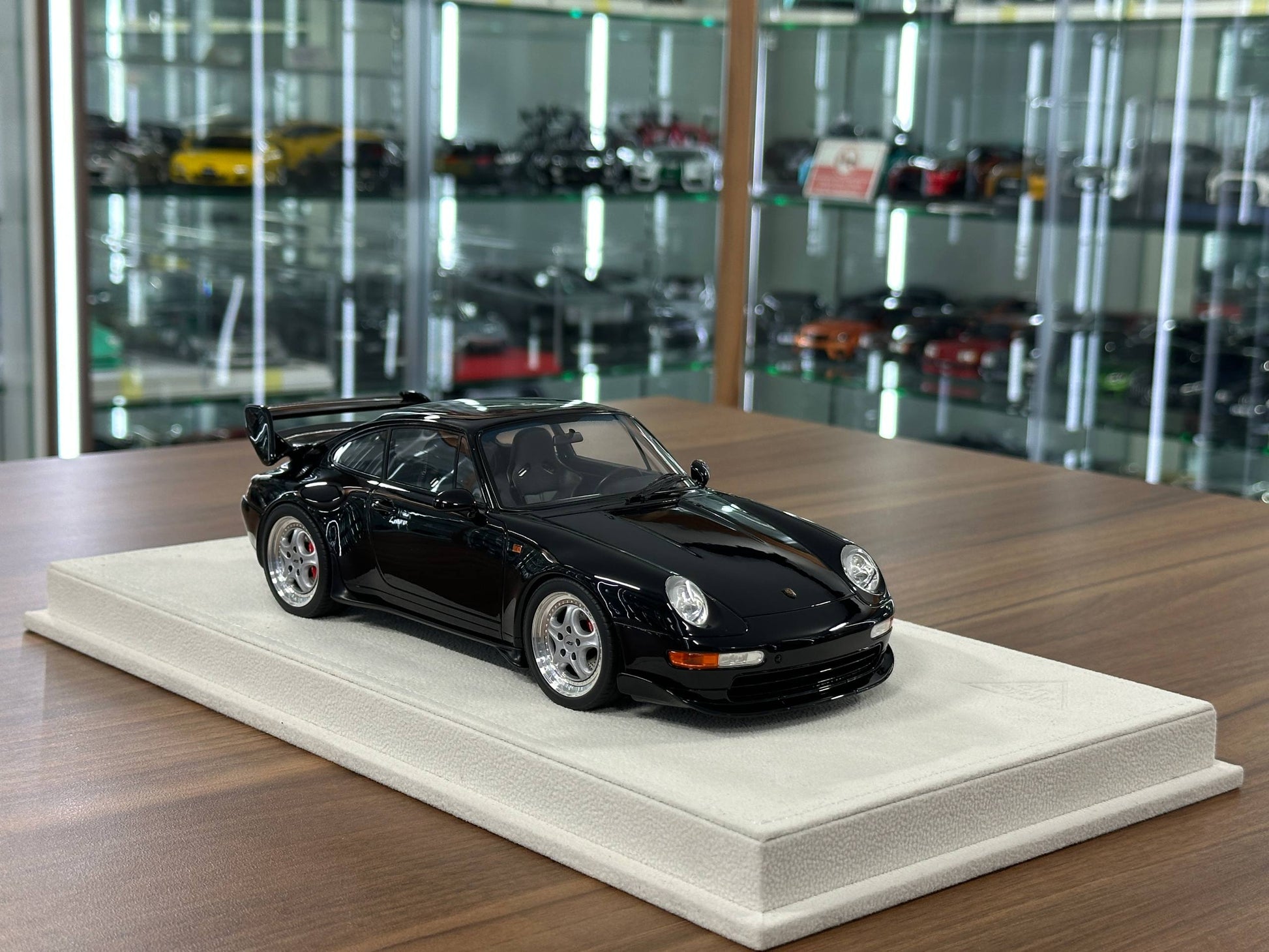 1/18 Resin Make Up Porsche 911 (993) Carrera RS 1995 Japan Ver. – Black (Limited to 80 pcs)