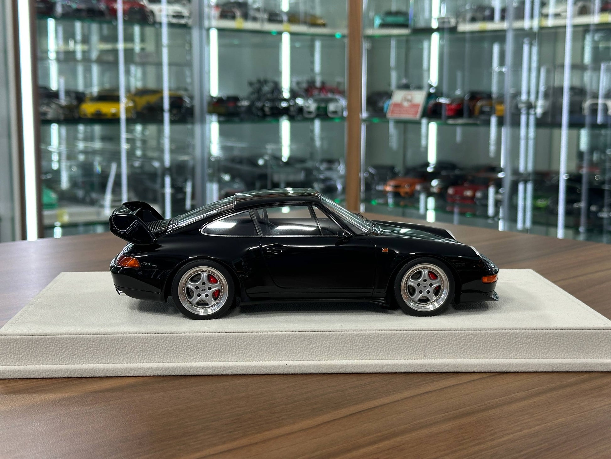 1/18 Resin Make Up Porsche 911 (993) Carrera RS 1995 Japan Ver. – Black (Limited to 80 pcs)