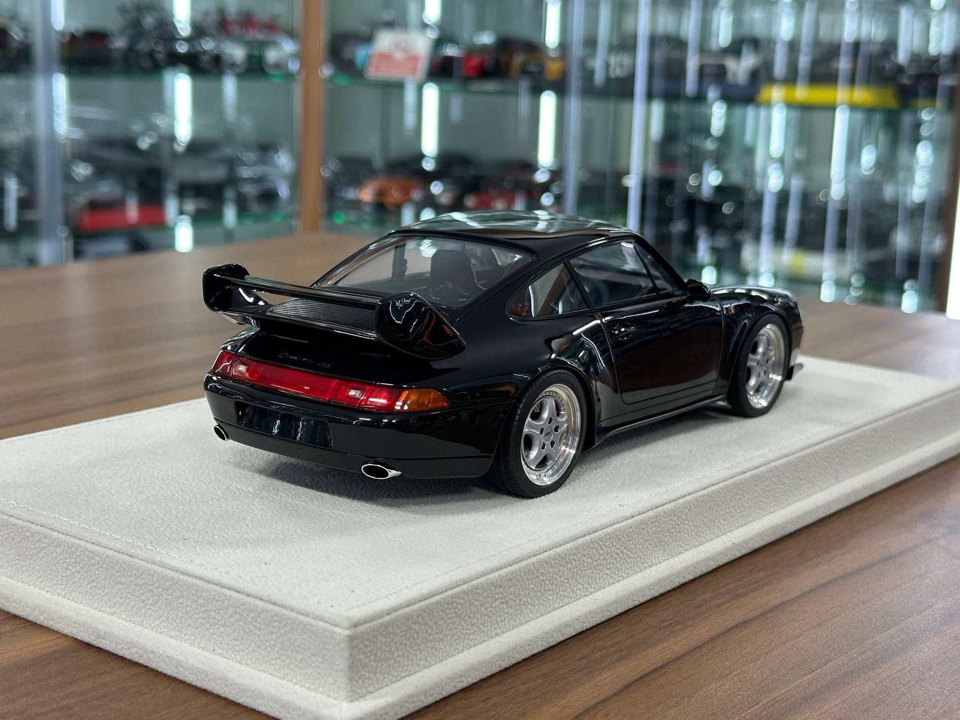 1/18 Resin Make Up Porsche 911 (993) Carrera RS 1995 Japan Ver. – Black (Limited to 80 pcs)