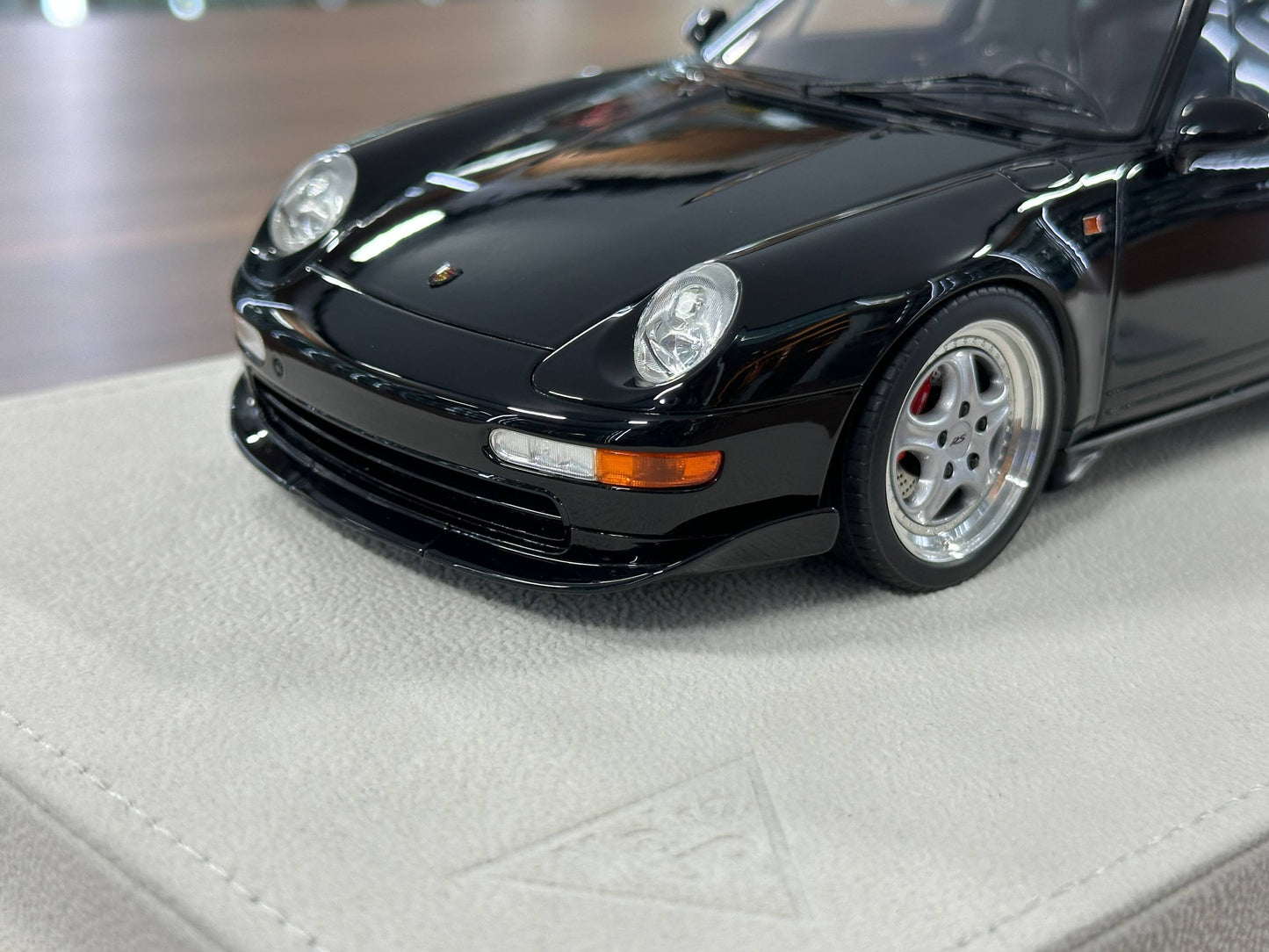 1/18 Resin Make Up Porsche 911 (993) Carrera RS 1995 Japan Ver. – Black (Limited to 80 pcs)