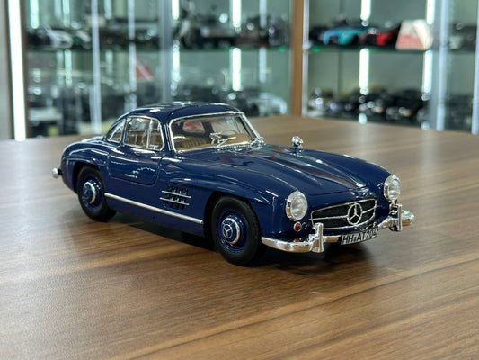 1/18 Diecast Mercedes-Benz 300 SL Gullwing (1954) – Norev (Blue)