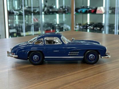 1/18 Diecast Mercedes-Benz 300 SL Gullwing (1954) – Norev (Blue)