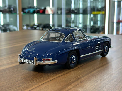 1/18 Diecast Mercedes-Benz 300 SL Gullwing (1954) – Norev (Blue)