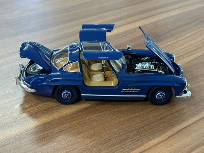 1/18 Diecast Mercedes-Benz 300 SL Gullwing (1954) – Norev (Blue)