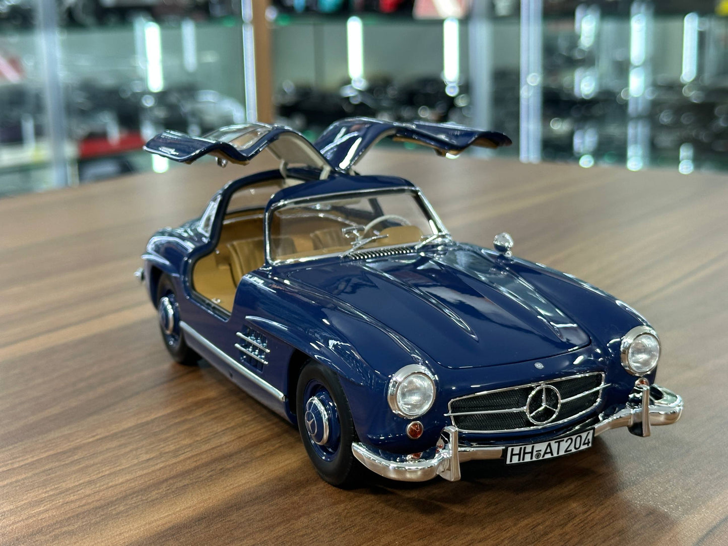 1/18 Diecast Mercedes-Benz 300 SL Gullwing (1954) – Norev (Blue)