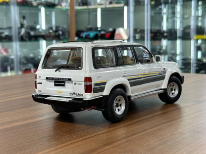 1:18 Diecast Toyota Land Cruiser 80 – KengFai (White, Full Opening)