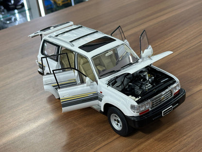 1:18 Diecast Toyota Land Cruiser 80 – KengFai (White, Full Opening)