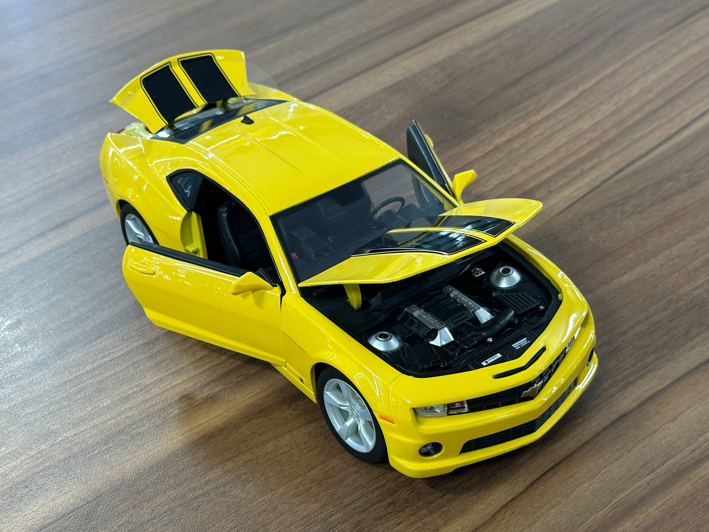 1/18 Diecast Maisto Chevrolet Camaro SS 2010 Yellow