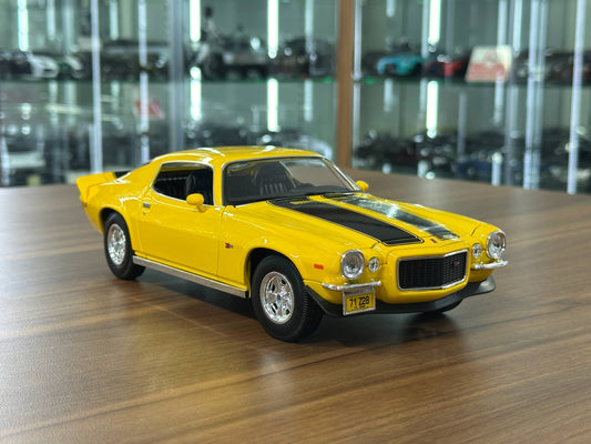 1/18 Diecast Maisto Chevrolet Camaro 1971 Yellow / black stripes