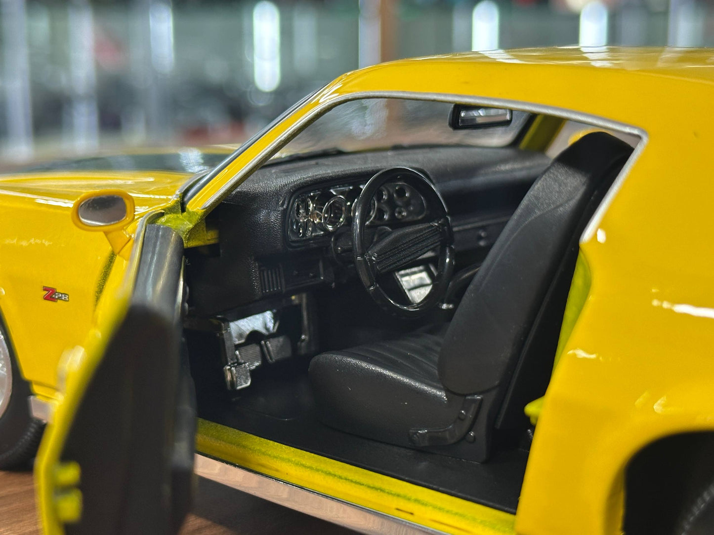 1/18 Diecast Maisto Chevrolet Camaro 1971 Yellow / black stripes