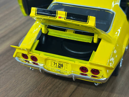 1/18 Diecast Maisto Chevrolet Camaro 1971 Yellow / black stripes