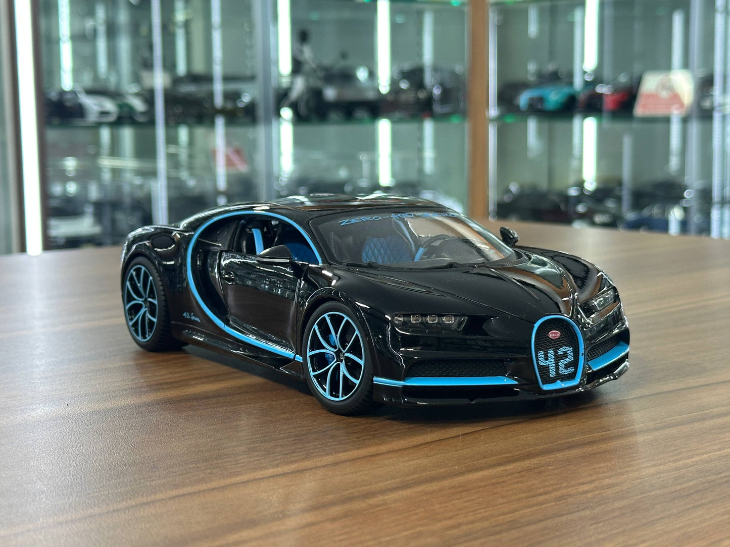 1/18 Diecast Bburago Chiron Zero 400 Zero in Black & Blue Wheels