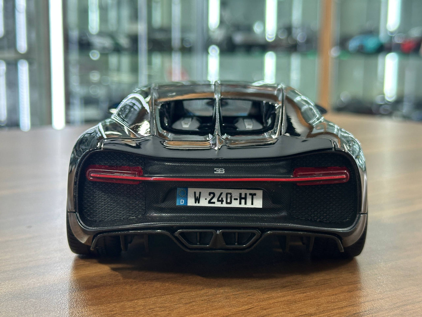 1/18 Diecast Bburago Chiron Zero 400 Zero in Black & Blue Wheels