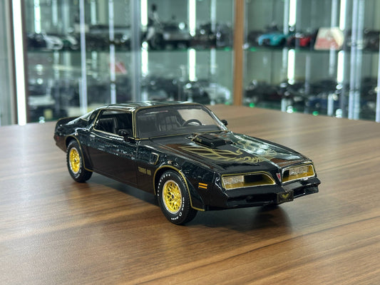 1/18 Diecast Maisto Pontiac Firebird Trans AM 1978 in Black / Gold