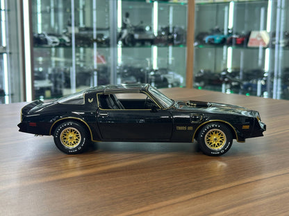 1/18 Diecast Maisto Pontiac Firebird Trans AM 1978 in Black / Gold