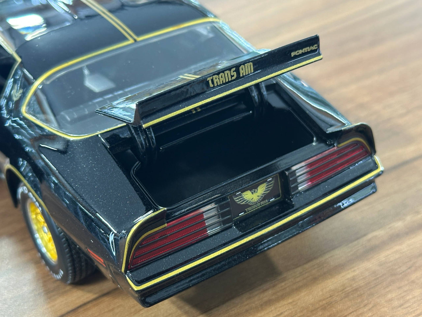 1/18 Diecast Maisto Pontiac Firebird Trans AM 1978 in Black / Gold