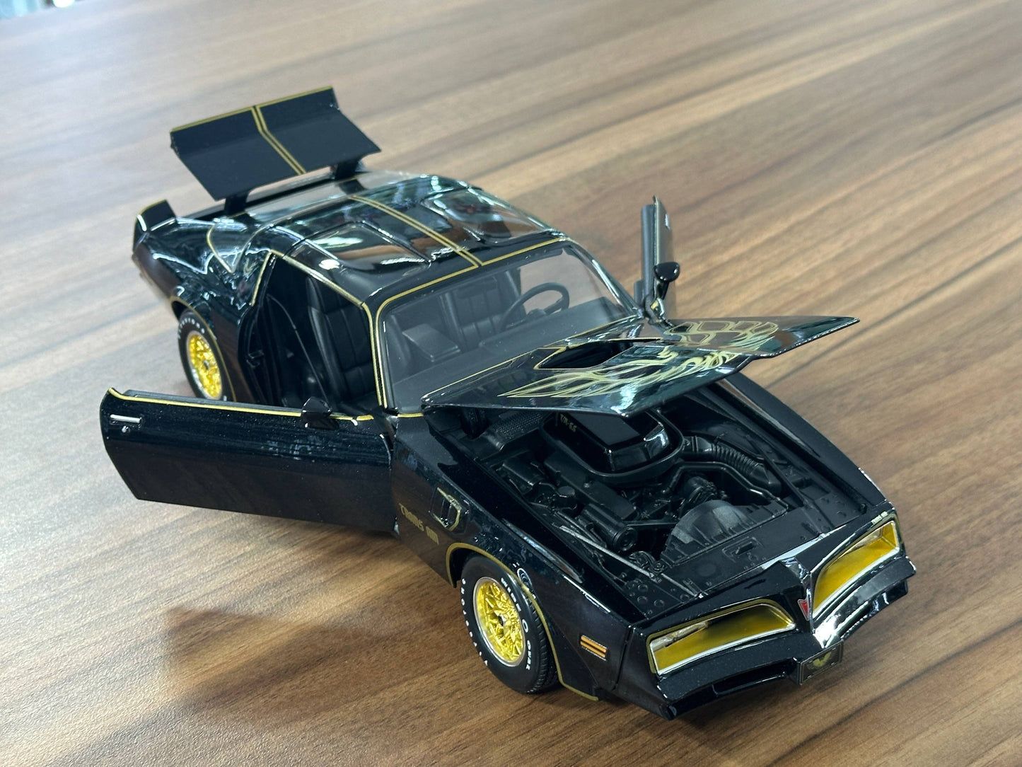 1/18 Diecast Maisto Pontiac Firebird Trans AM 1978 in Black / Gold