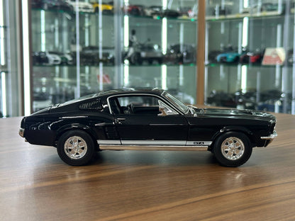 1/18 Diecast Maisto Ford Mustang GTA Fastback 1967 in Black