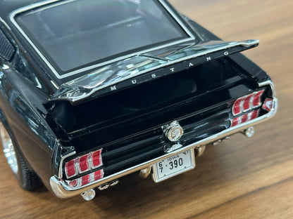 1/18 Diecast Maisto Ford Mustang GTA Fastback 1967 in Black