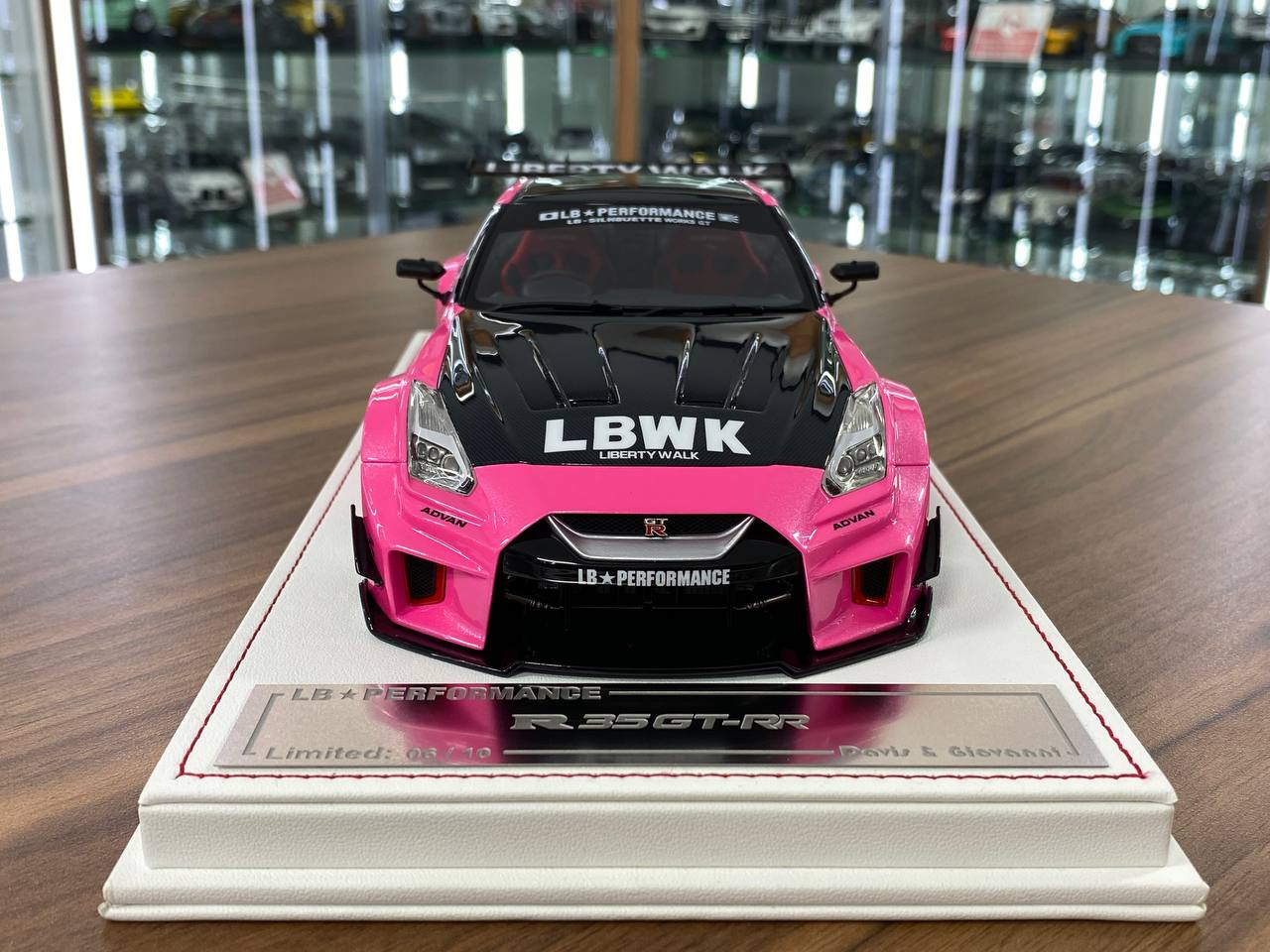 1/18 Resin – Nissan R35 Nismo GT-RR LBWK (Pink Metallic / Black-White Livery) by Davis & Giovanni – Limited 10 pcs