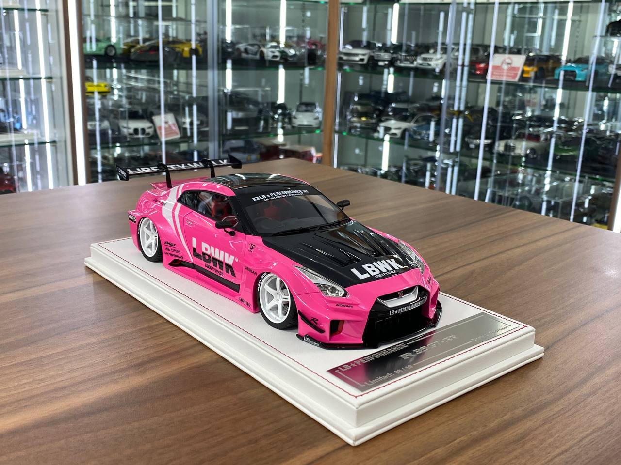 1/18 Nissan R35 Nismo GT-RR LBWK Pink Metallic by Davis & Giovanni ...