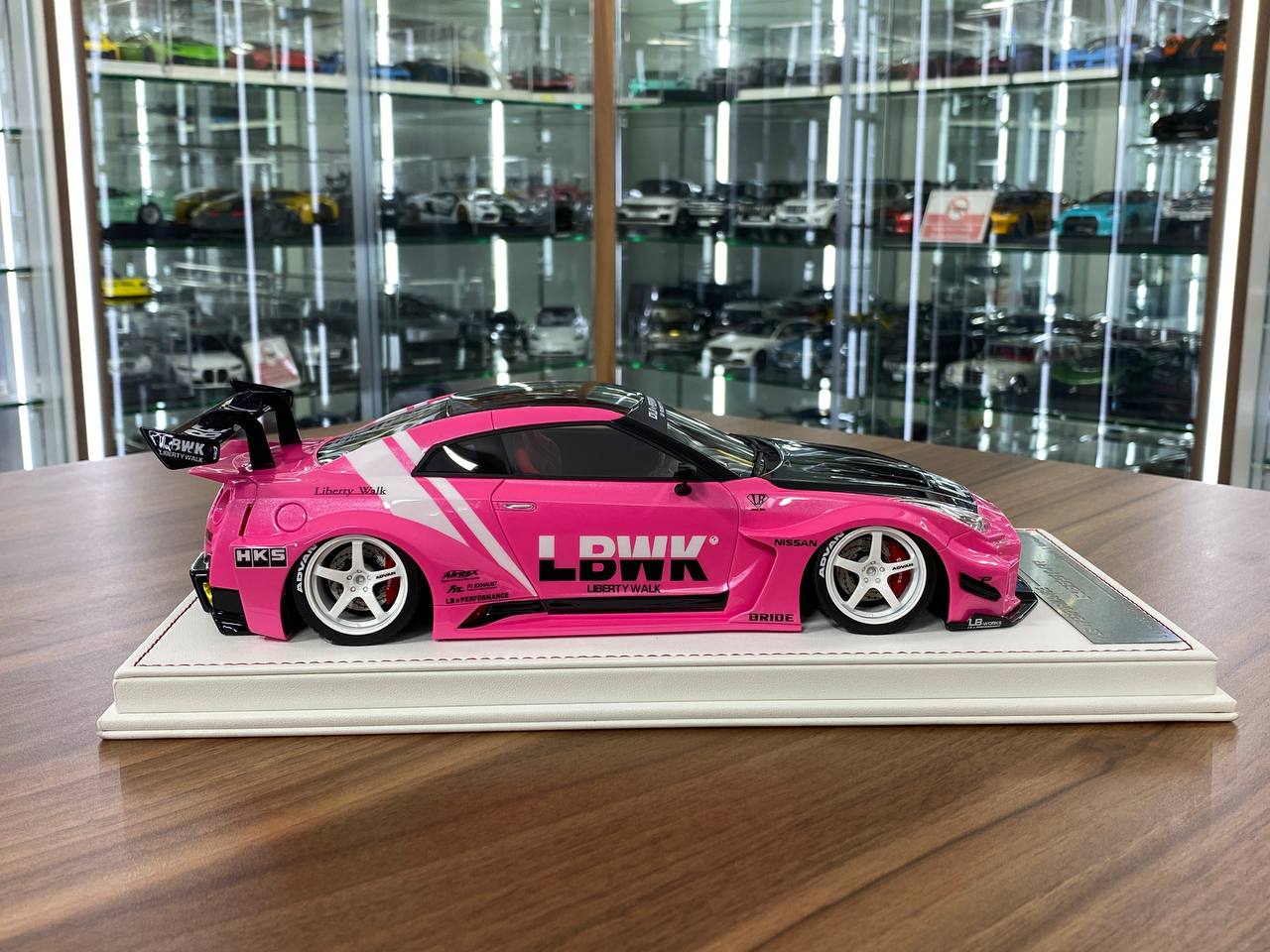 1/18 Resin – Nissan R35 Nismo GT-RR LBWK (Pink Metallic / Black-White Livery) by Davis & Giovanni – Limited 10 pcs
