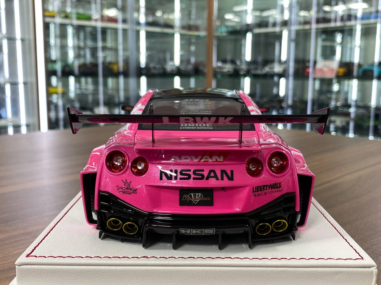 1/18 Resin – Nissan R35 Nismo GT-RR LBWK (Pink Metallic / Black-White Livery) by Davis & Giovanni – Limited 10 pcs