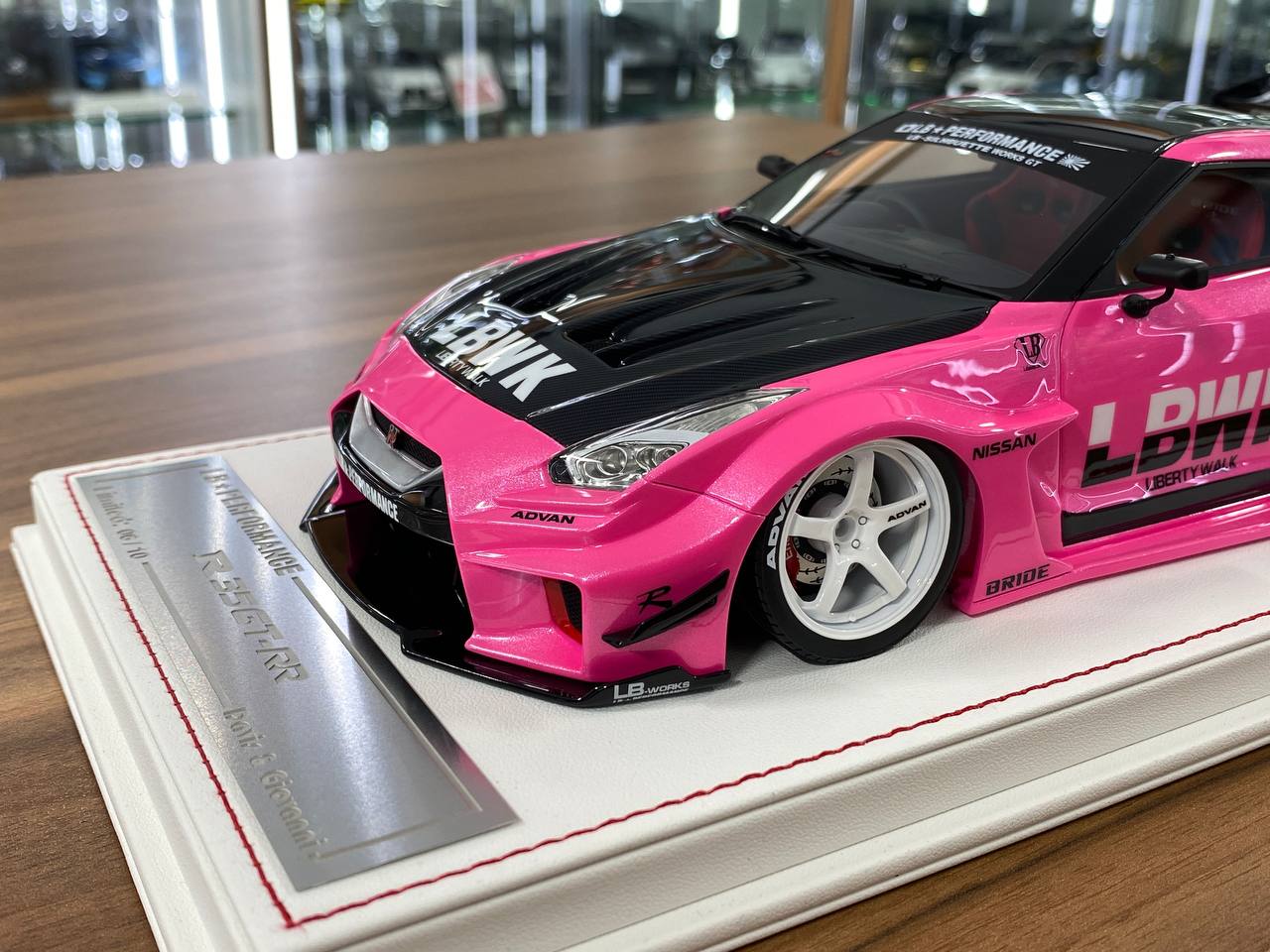 1/18 Resin – Nissan R35 Nismo GT-RR LBWK (Pink Metallic / Black-White Livery) by Davis & Giovanni – Limited 10 pcs