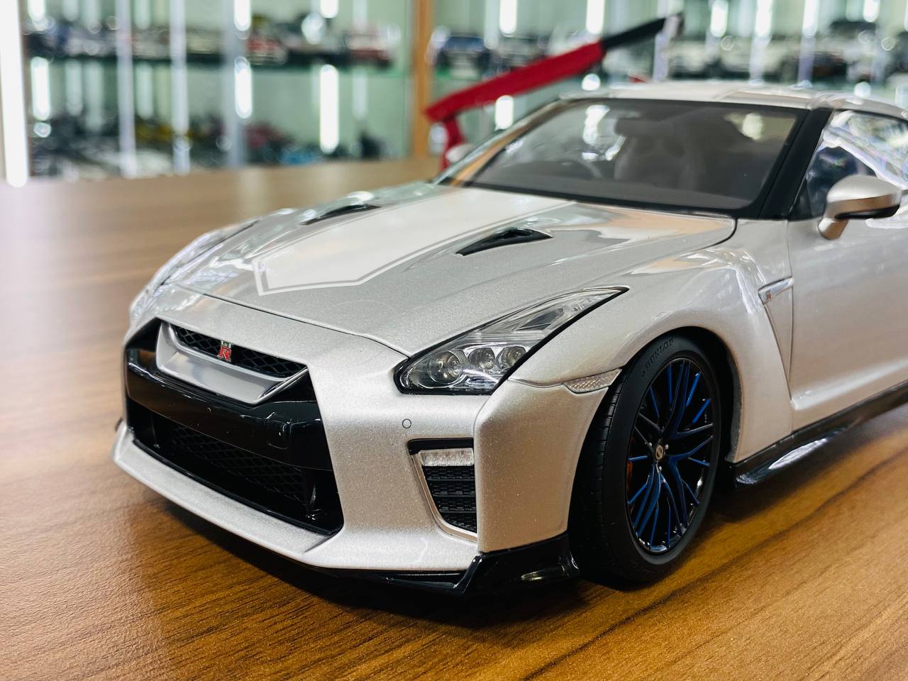 1/18 Diecast MotorHelix Nissan GT-R R35 50th Anniversary in Silver Ultimate Metal, Limited to 599 Pieces