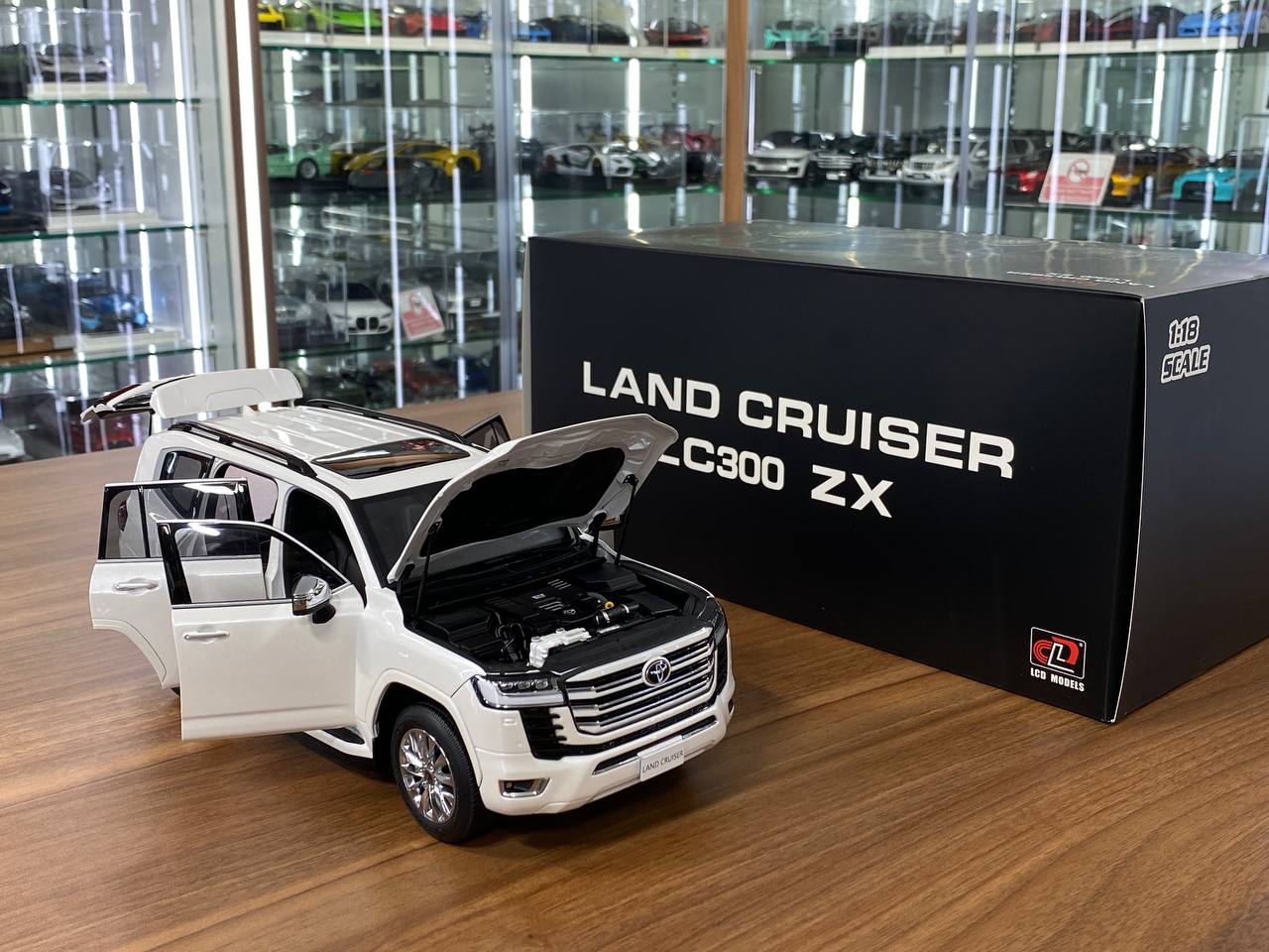 1/18 Diecast Toyota Land Cruiser LC300 ZX by LCD in White |Full Opening