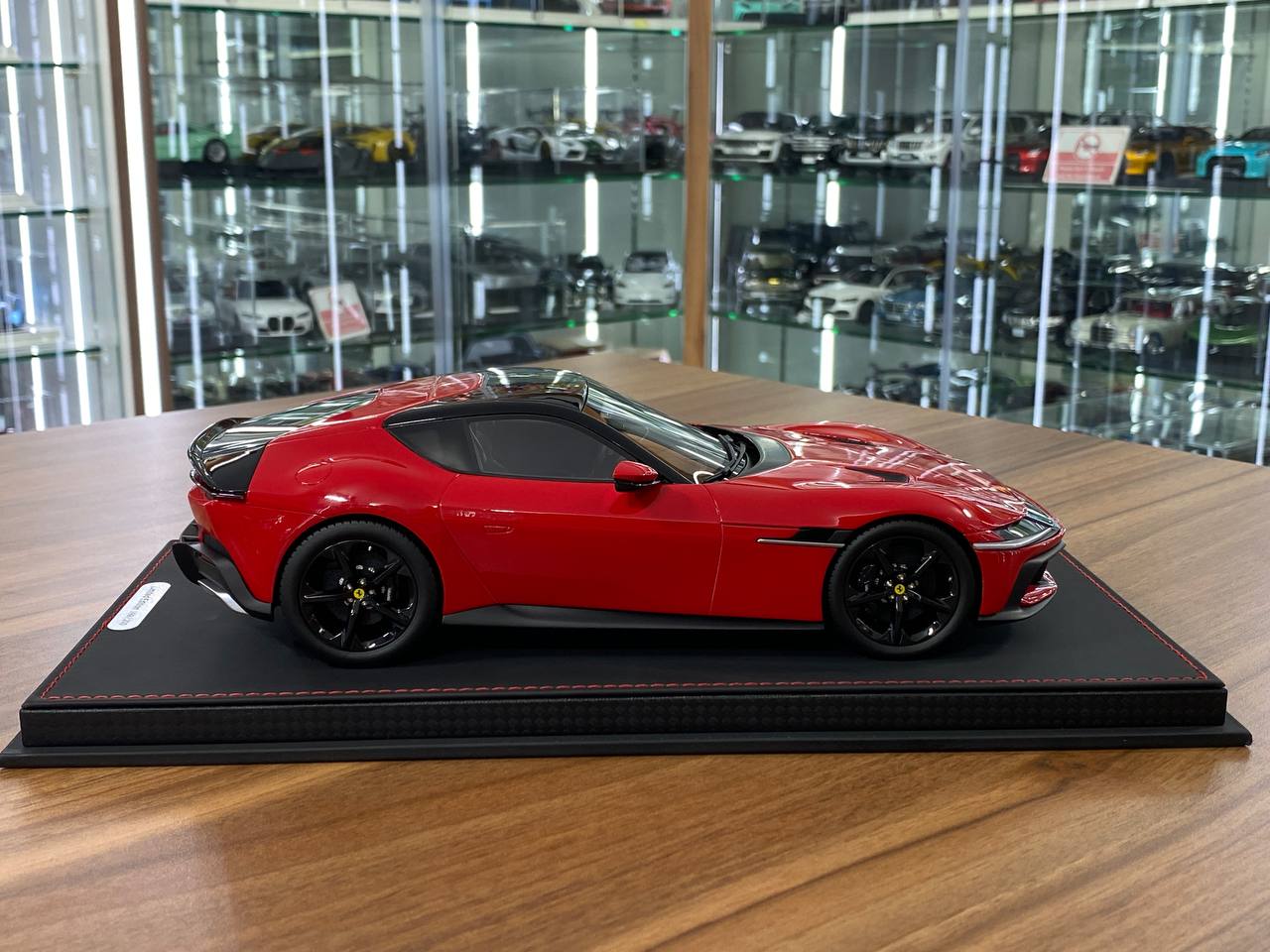 1/18 Resin Ferrari 12 Cilindri – BBR Models in Rosso Corsa